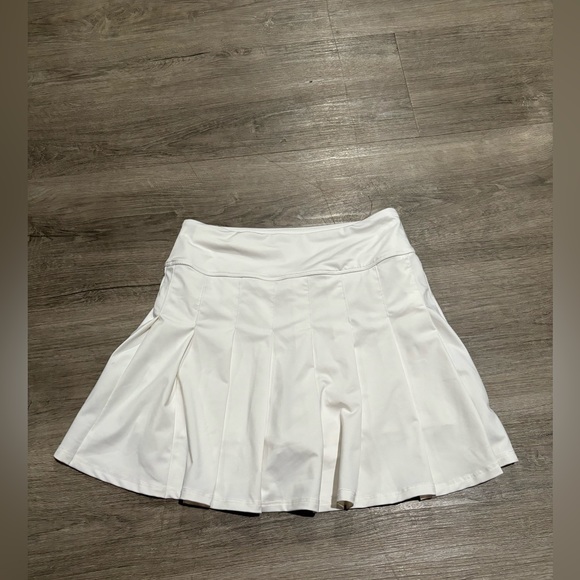 Renwick Pleat Front Skort In White Size XS Tuckernuck - Picture 3 of 6